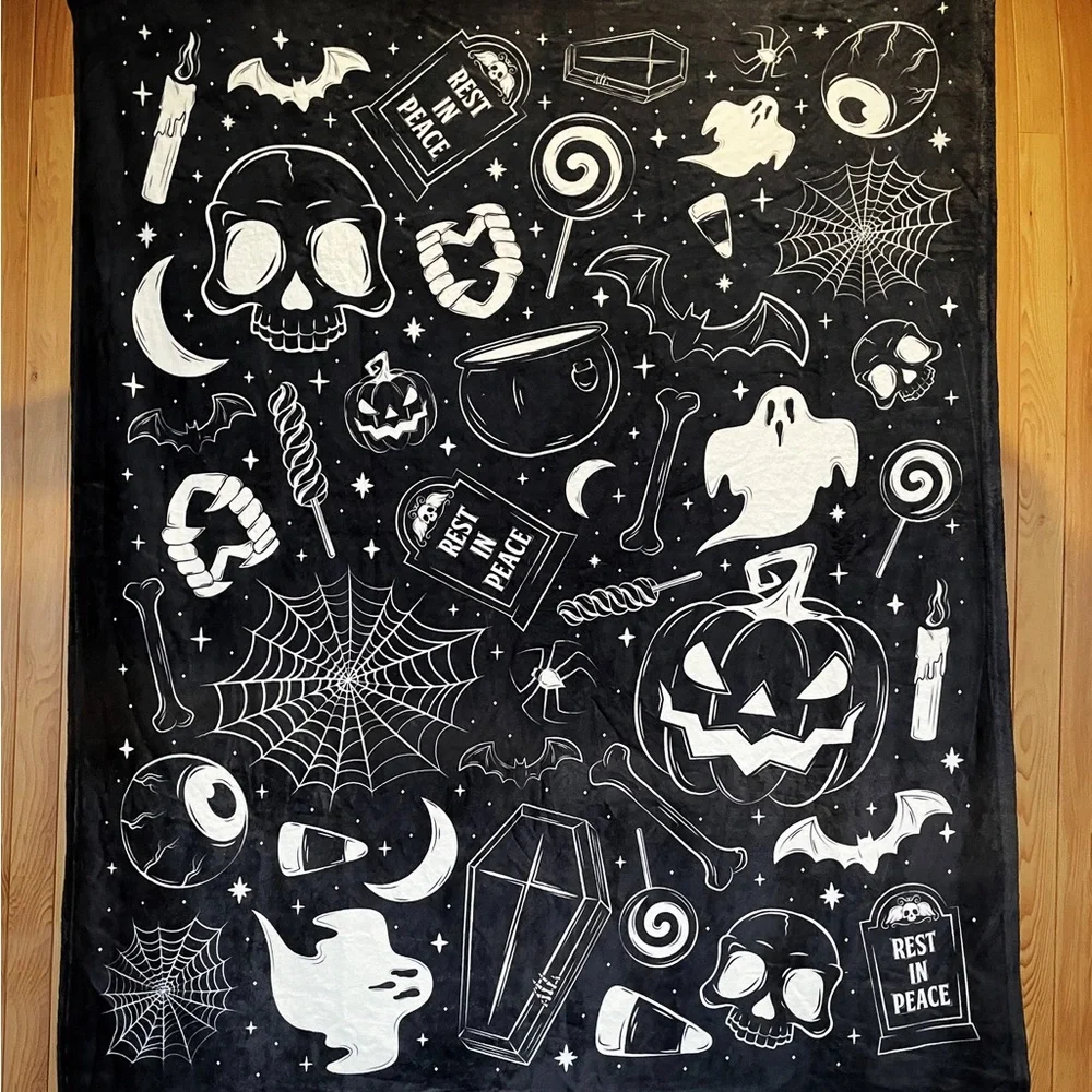 Spooky Throw Blanket - Picture 2 of 3